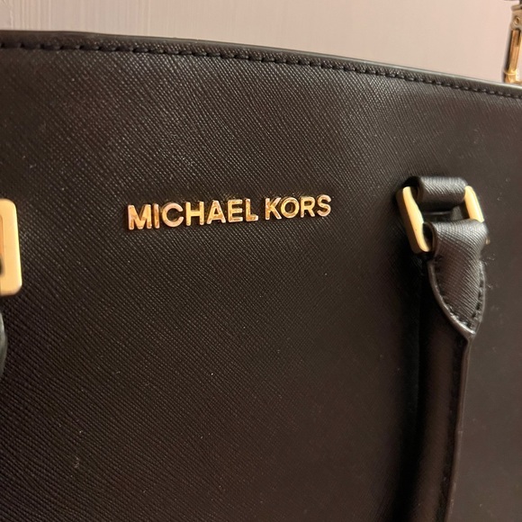 MICHAEL KORS
Saffiano Leather Handle Bag - Picture 2 of 8